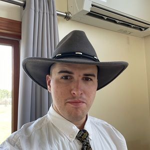 Meet your Posher, Tom